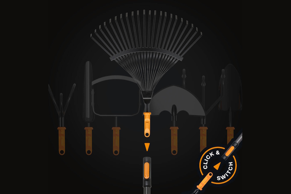 Der Fiskars Universaladapter vor einem schwarzen Hintergrund